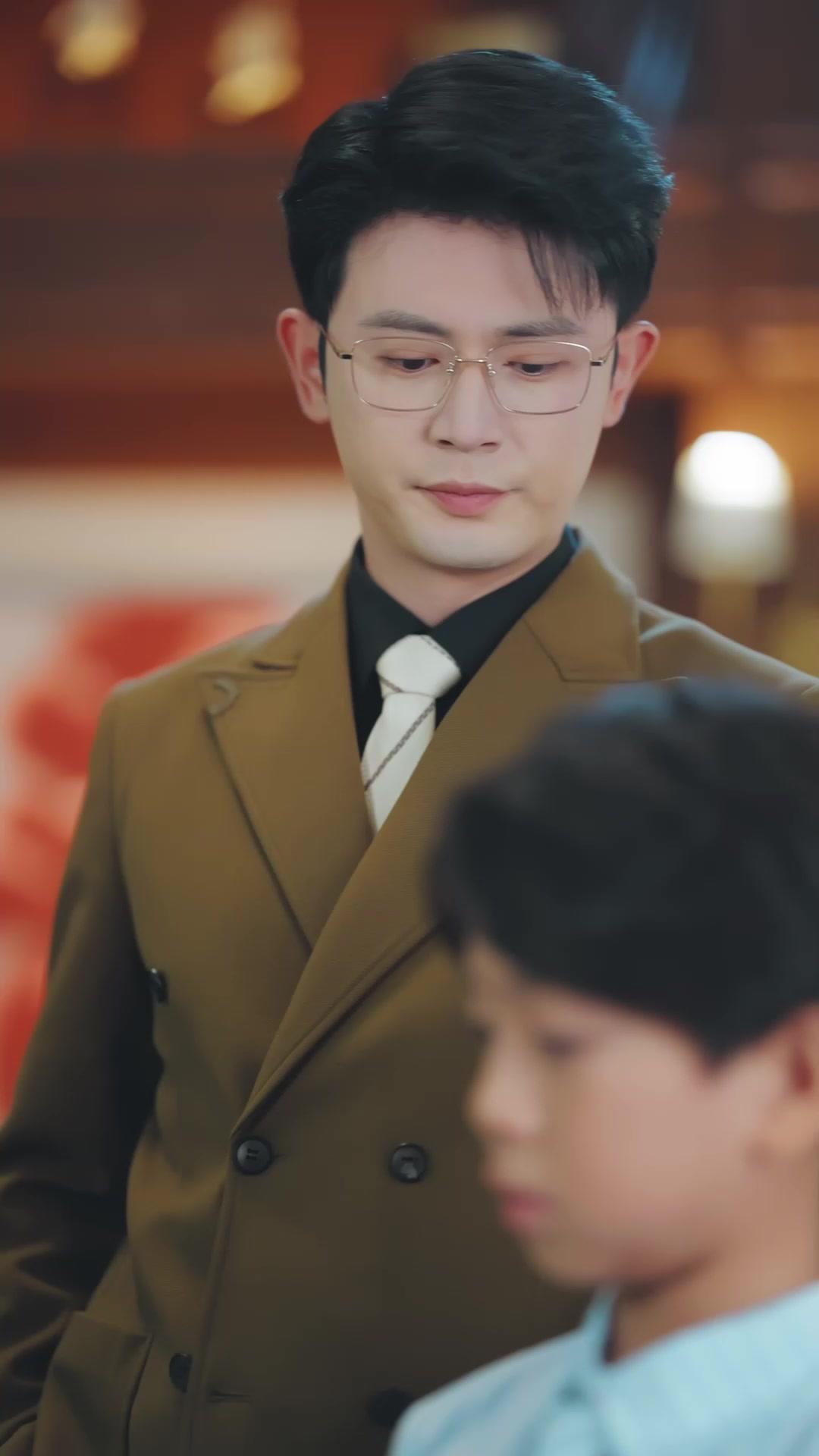 Dad’s Back! Kneel, Fakers!