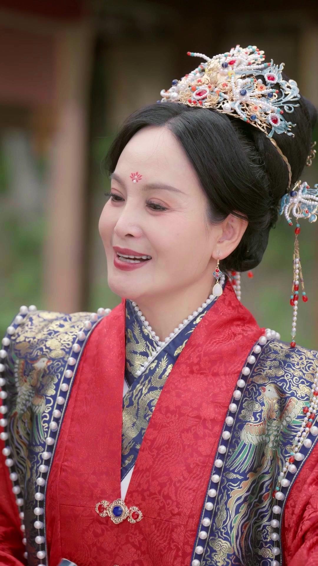 Mom, Daddy is the Prince!