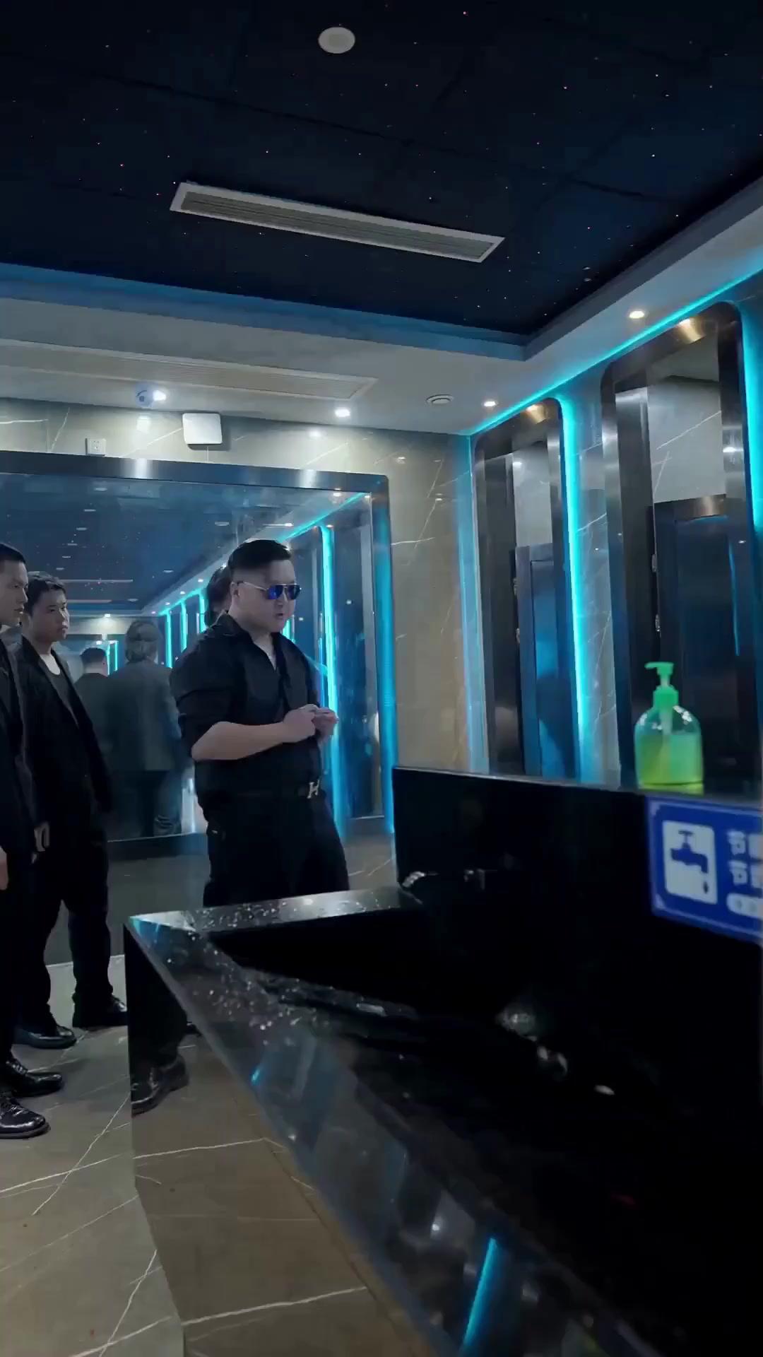 (Dublagem) Quanto Mais Gasto, Mais Lucrativo