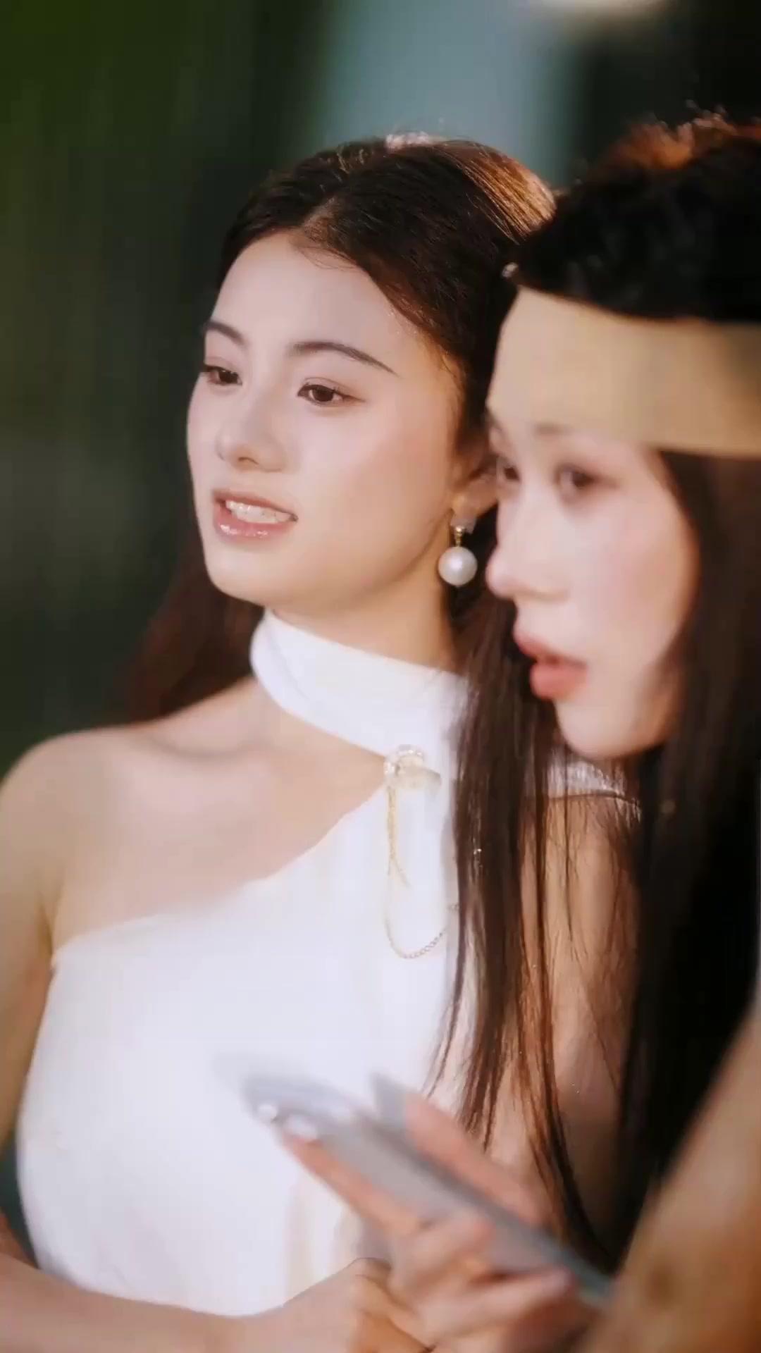 TRAQUÉES PAR L'AMOUR