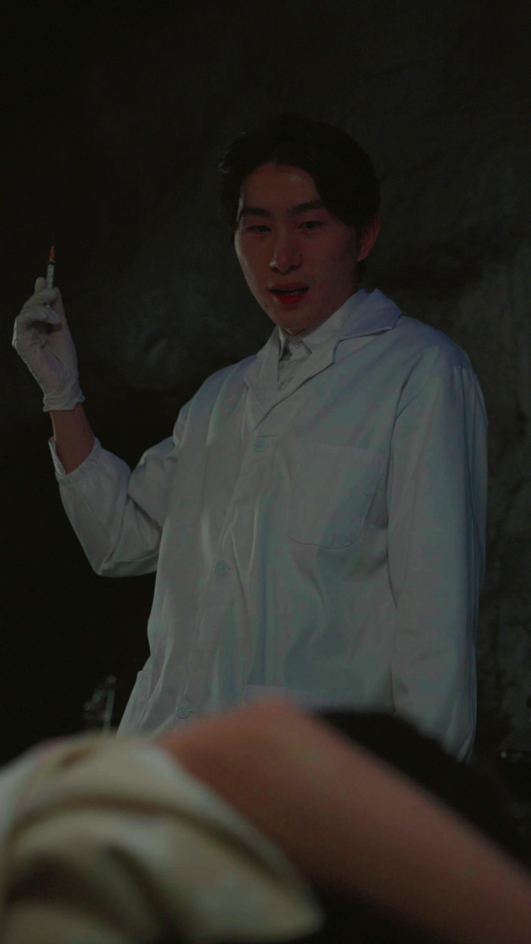 Alzo el filo del Este 