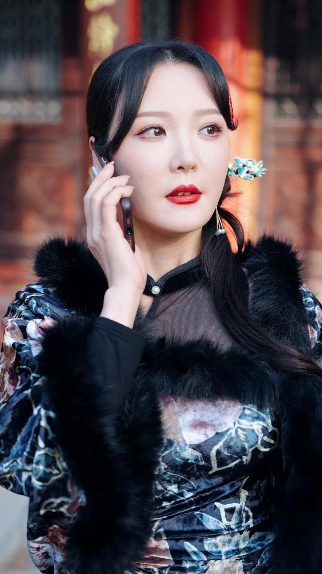 LE SECRET DERRIÈRE DE LA PORTE