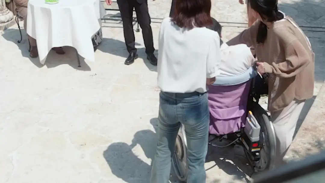 大富豪の親に手を出すな！ 花瓶と血の庭で繰り広げられる人間ドラマ