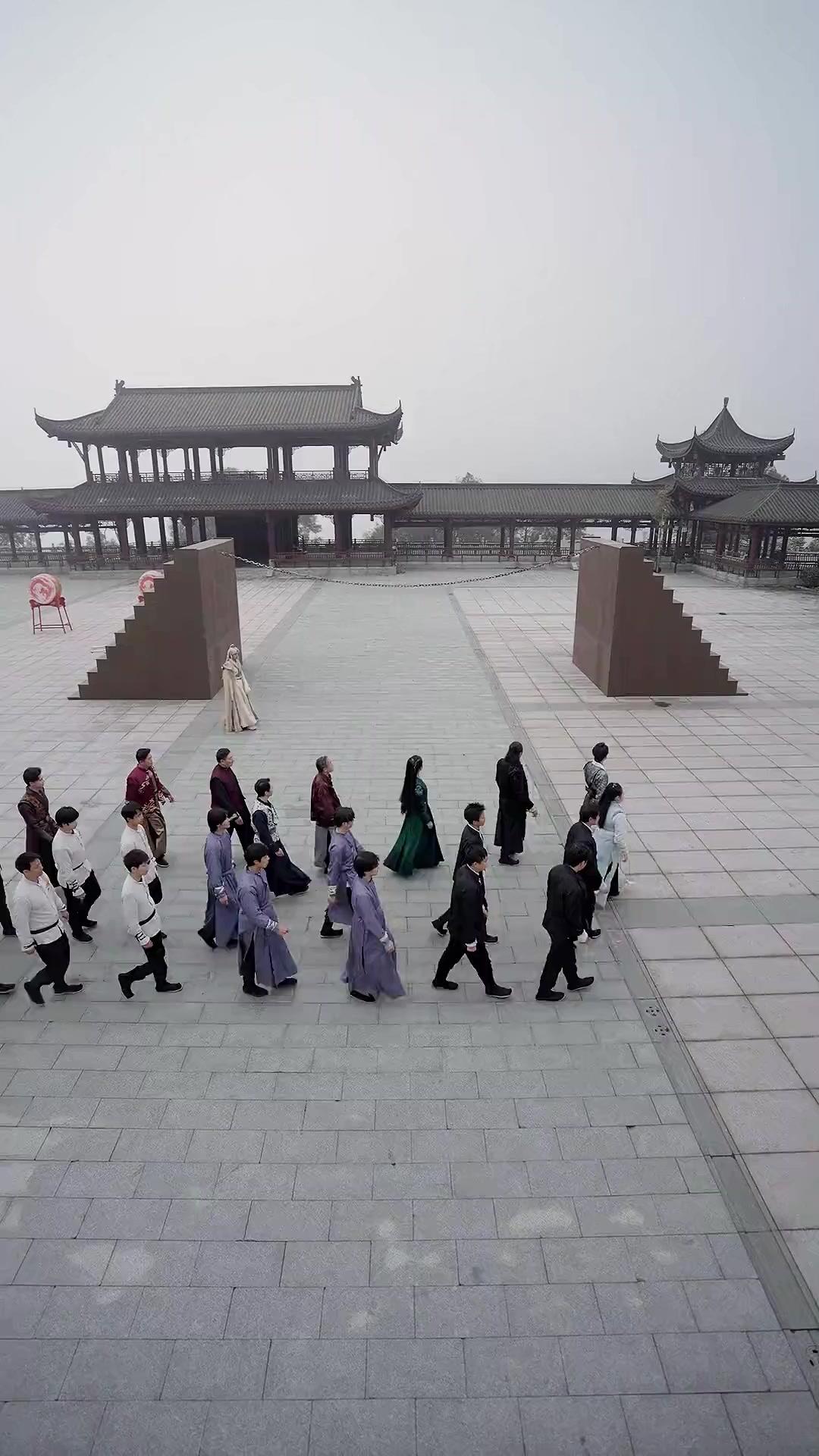 Isteri Kaya & Gempal Menggegarkan Dunia Persilatan