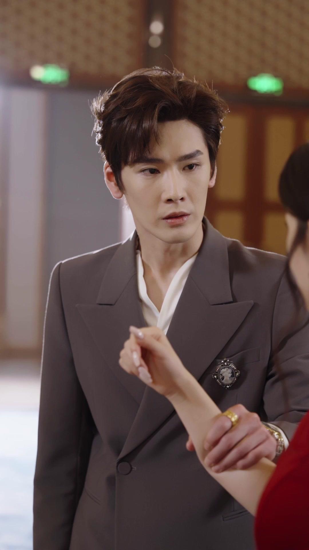 Api Dendam, Cinta yang Terkubur