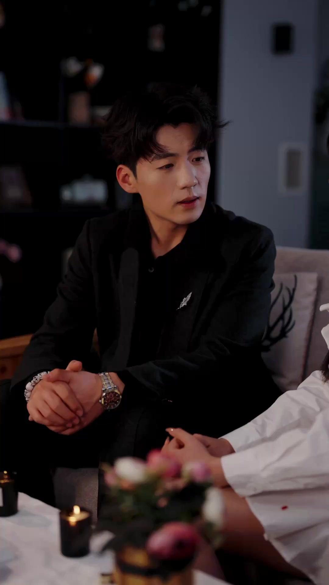 Hati Terkunci, Cinta Datang