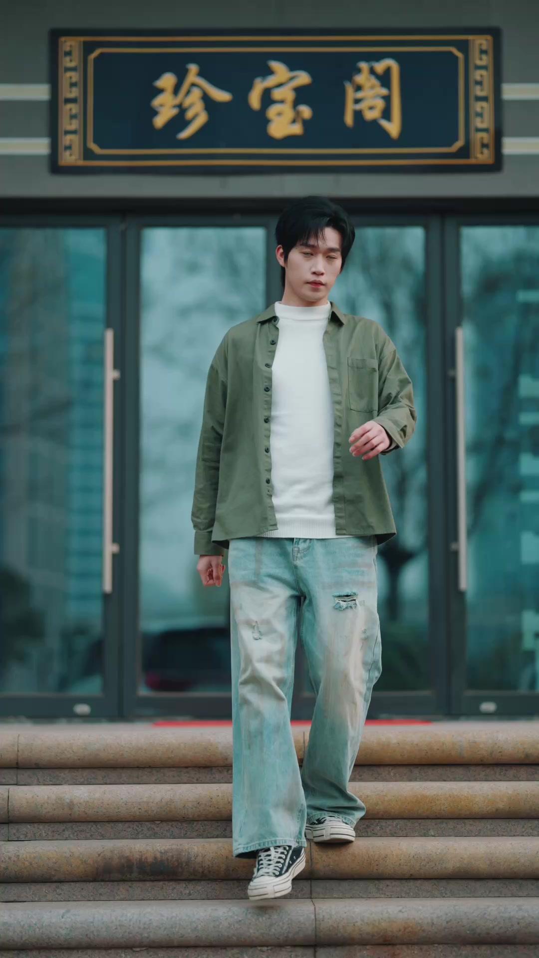 LE REGARD QUI PERCE TOUT