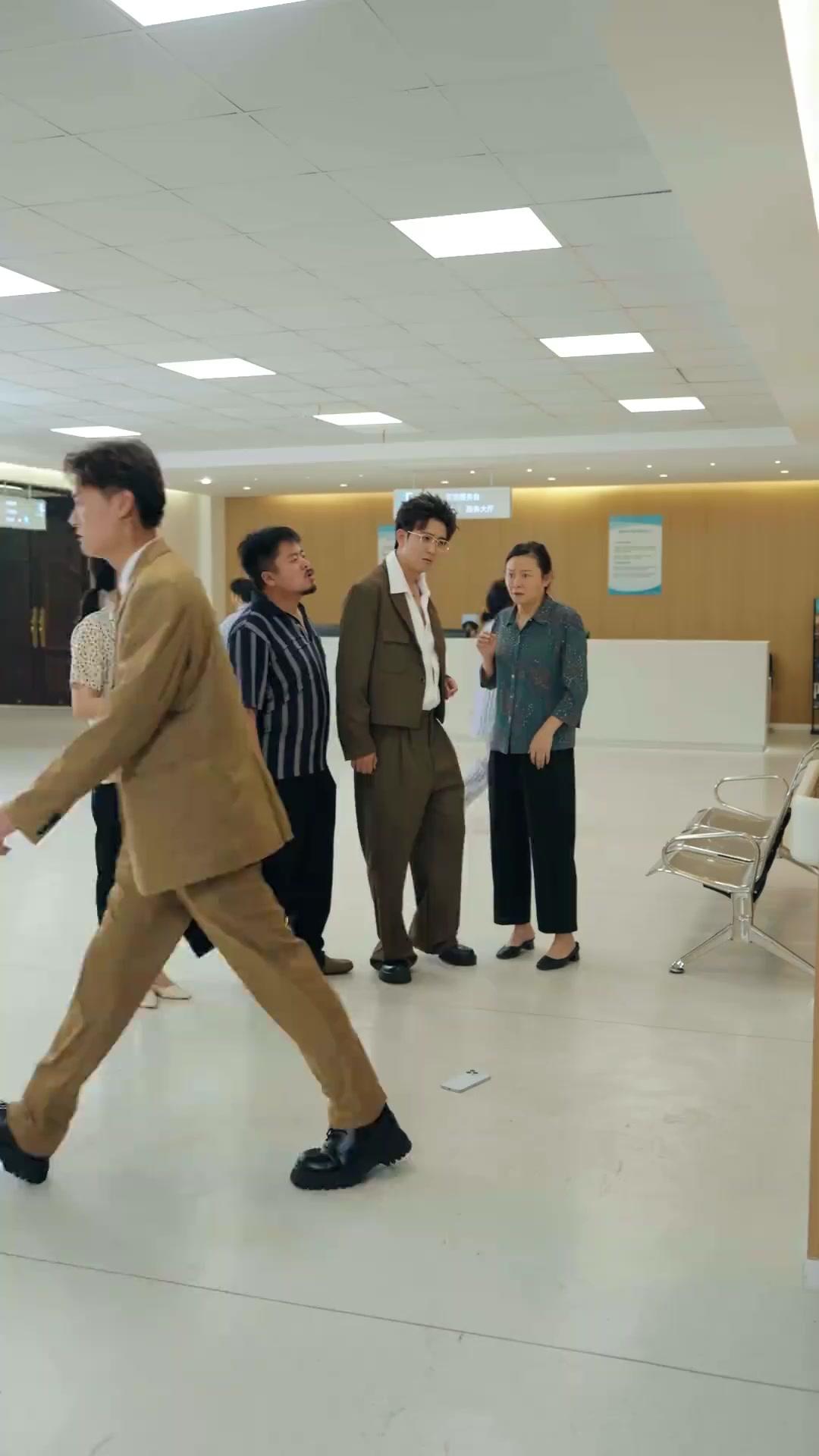 Phoenix Man vs. Billionaire Queen: Downfall