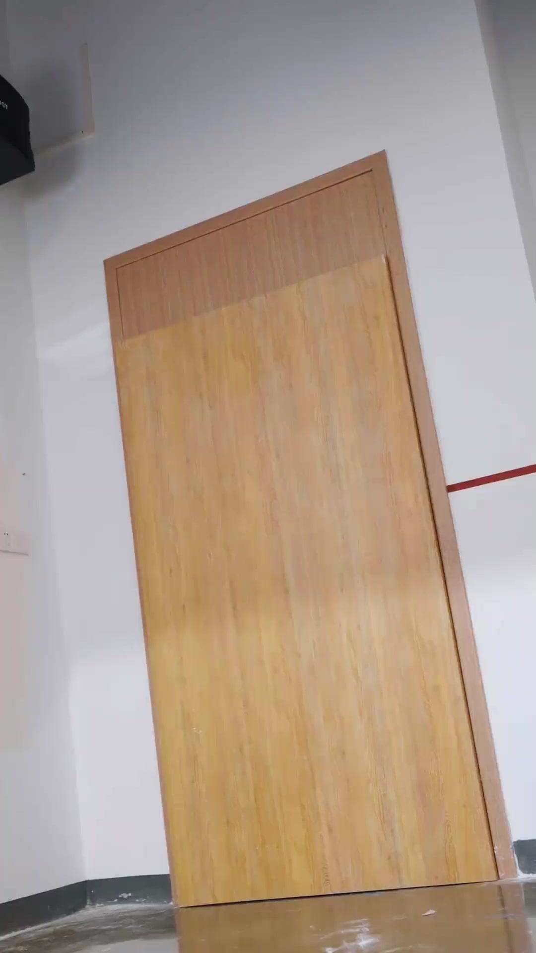 Guruku Cantik dan Berbahaya