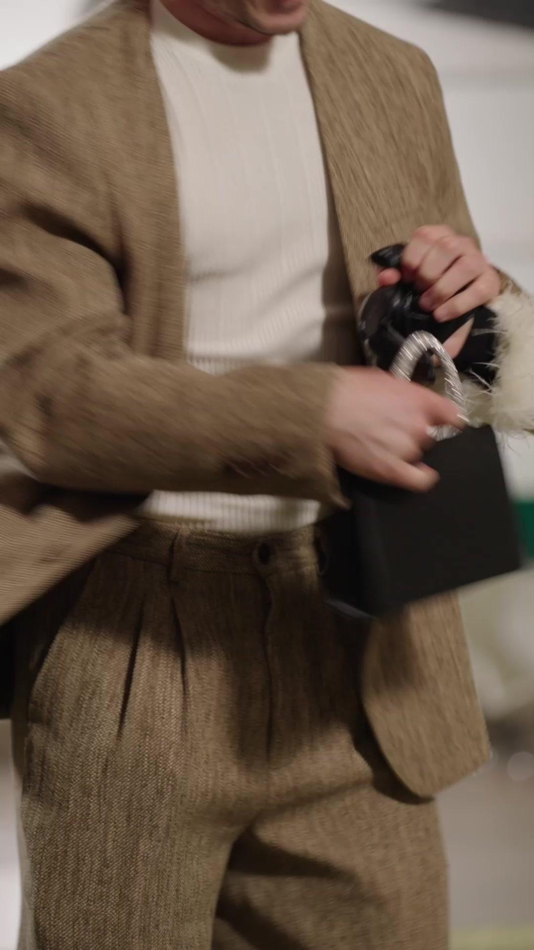 Ten Billion Housewife