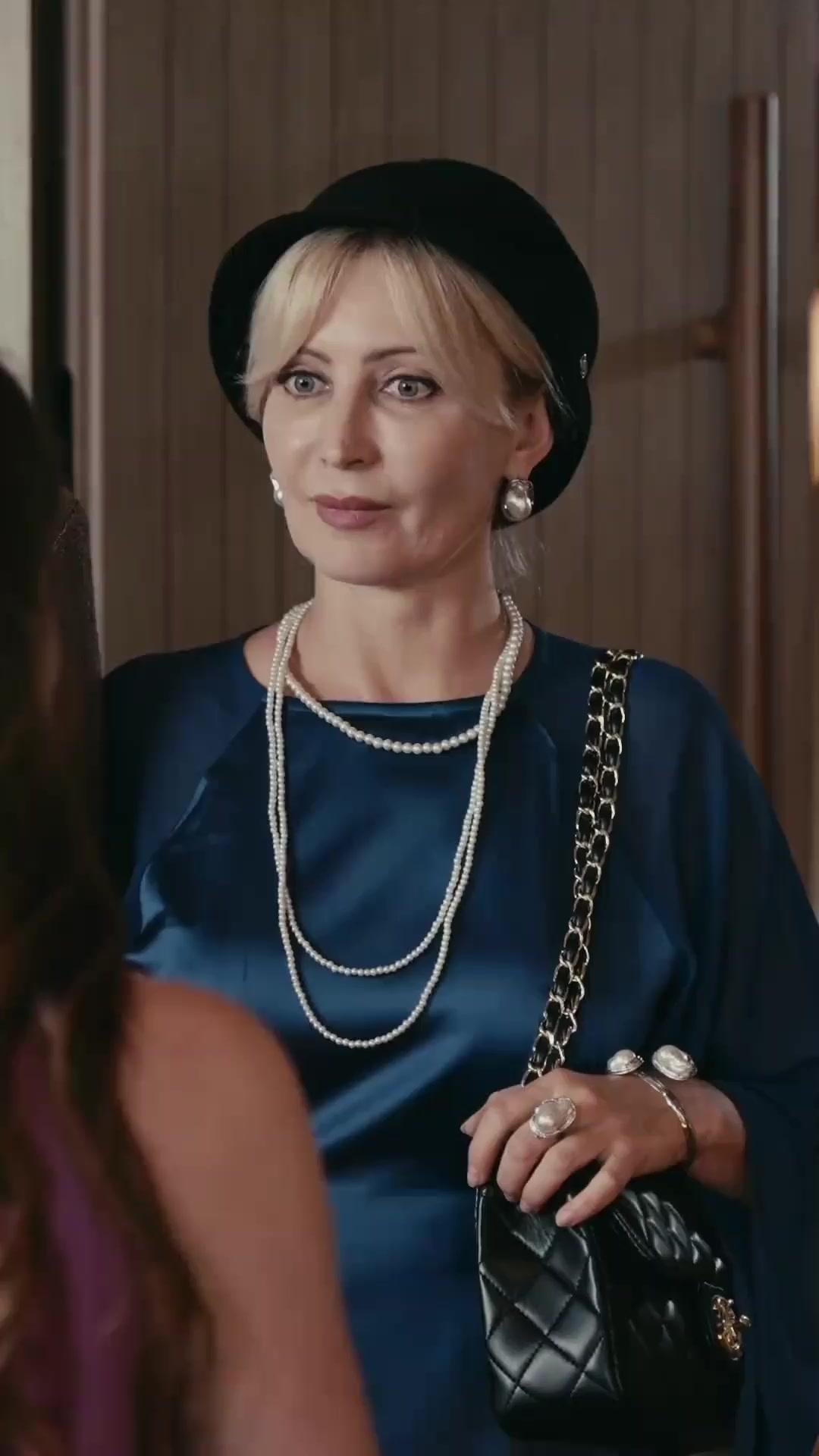 (डबिंग) अरबपति के माता-पिता मत छेड़ो