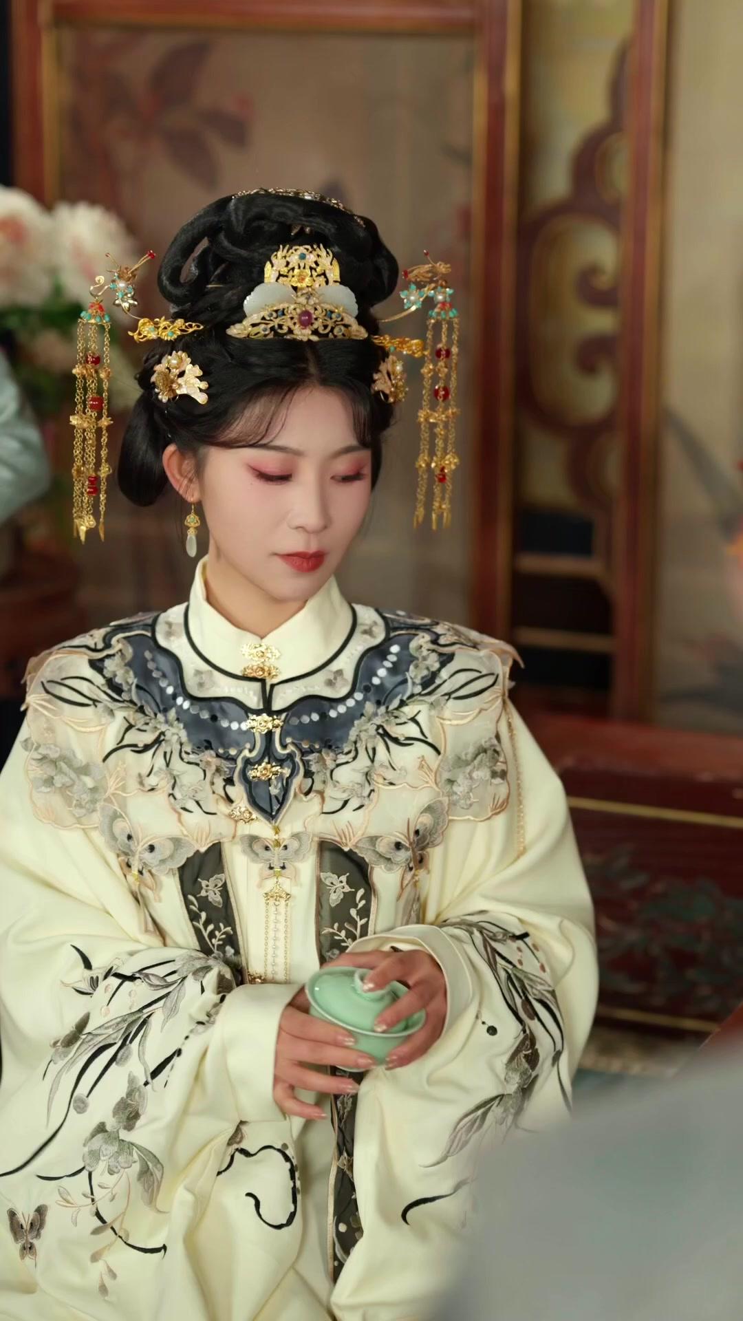 MON MARI MENDIANT EST EMPEREUR