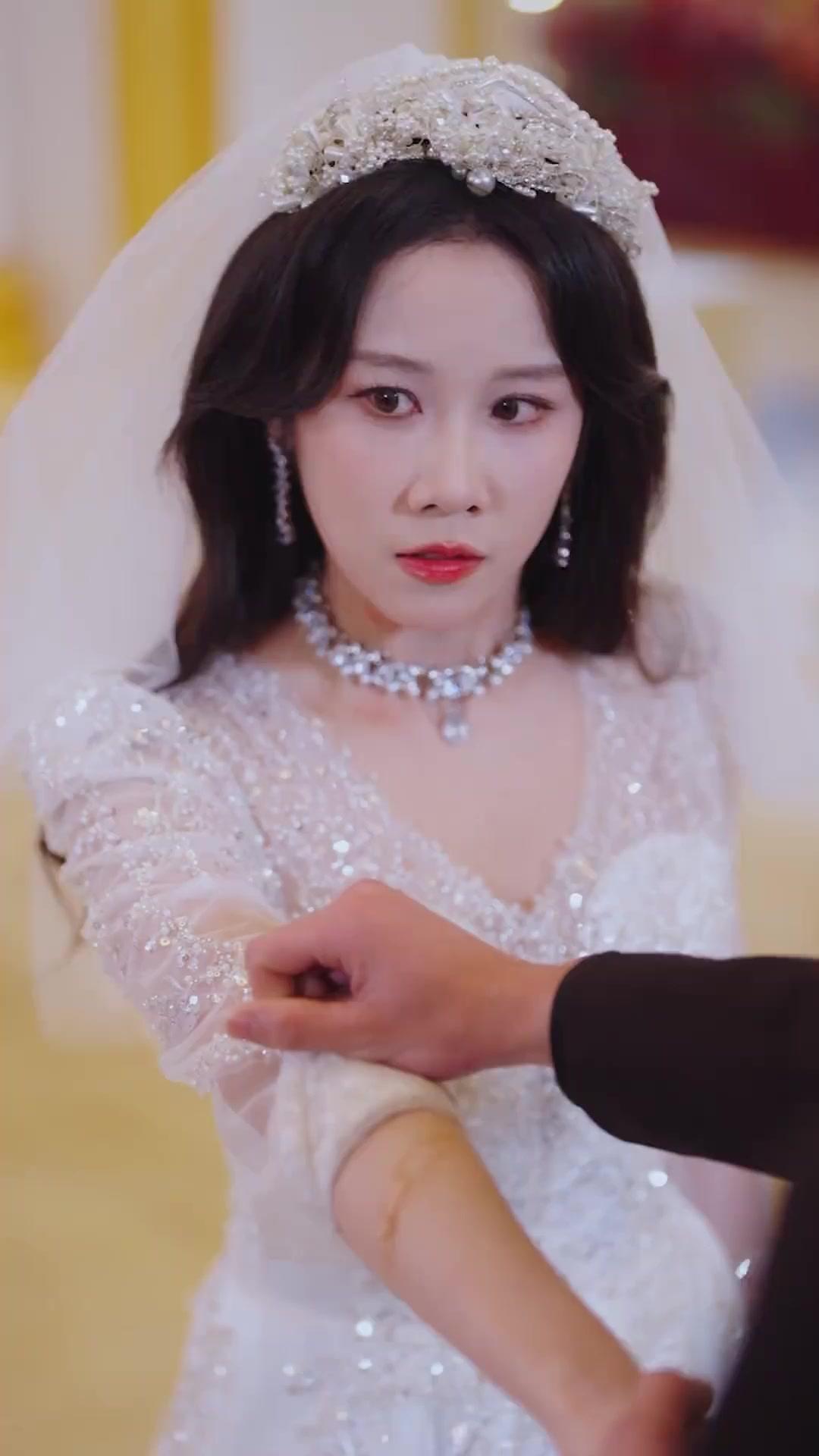 가짜 얼굴에 숨겨진 집착