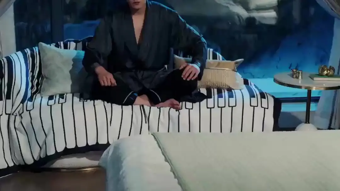 (Dublajlı) Ölümsüz Düştü Dünyaya, Eşim Kara Anka: Çay Dumanında Bir İtirafın Sessiz Patlaması