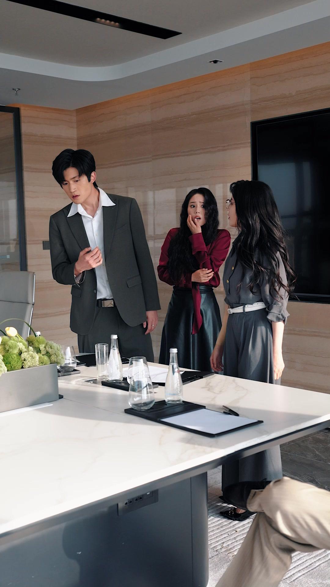 Cinta Terkoyak Malam Pertama 