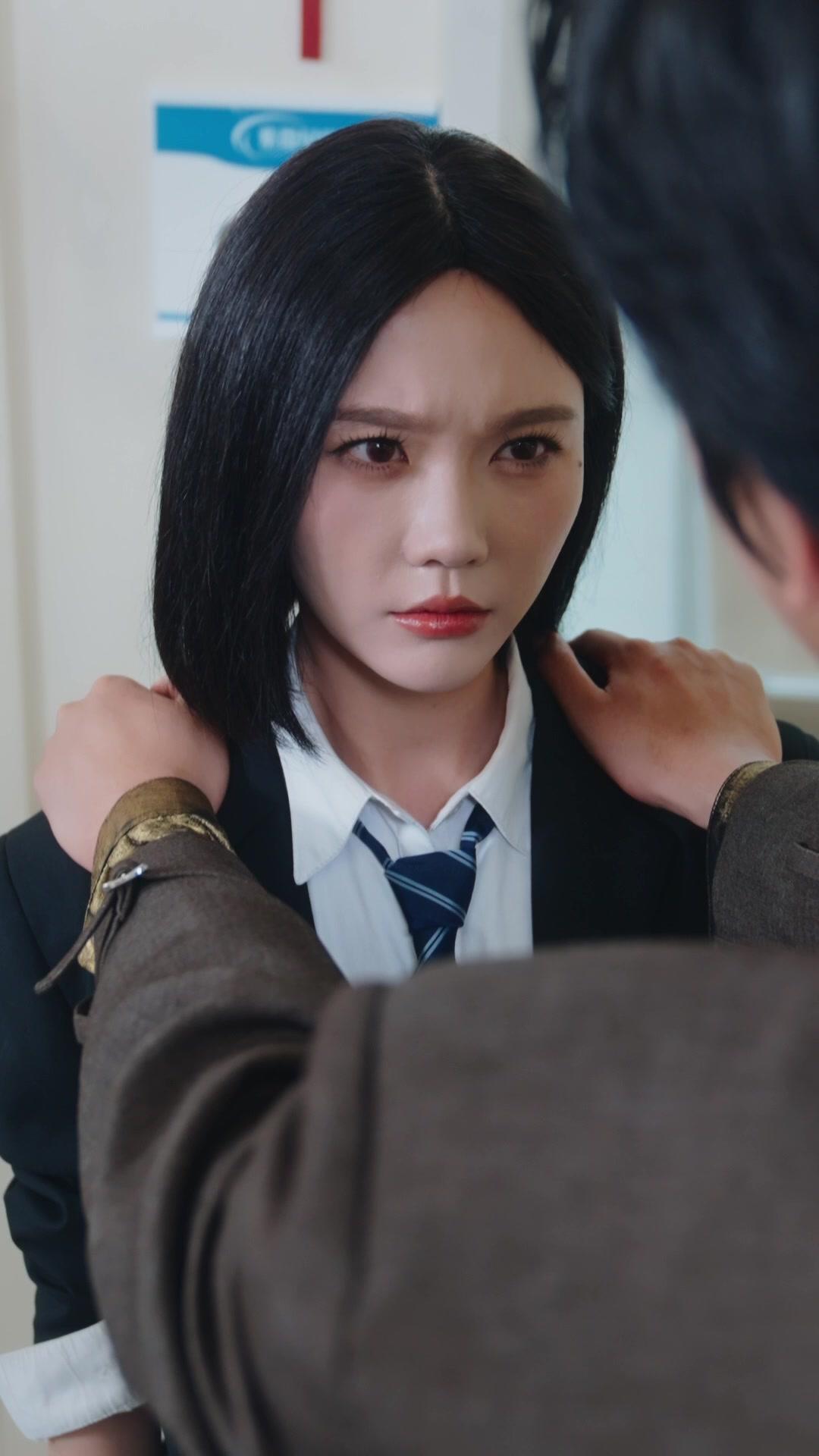 Ratu Kiamat Menakluk Keluarga Kaya