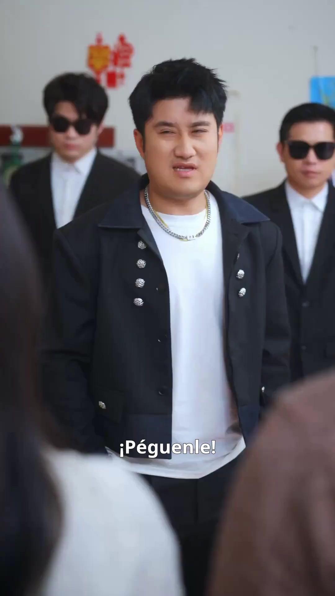 (Doblado) En realidad, soy un superrico heredero