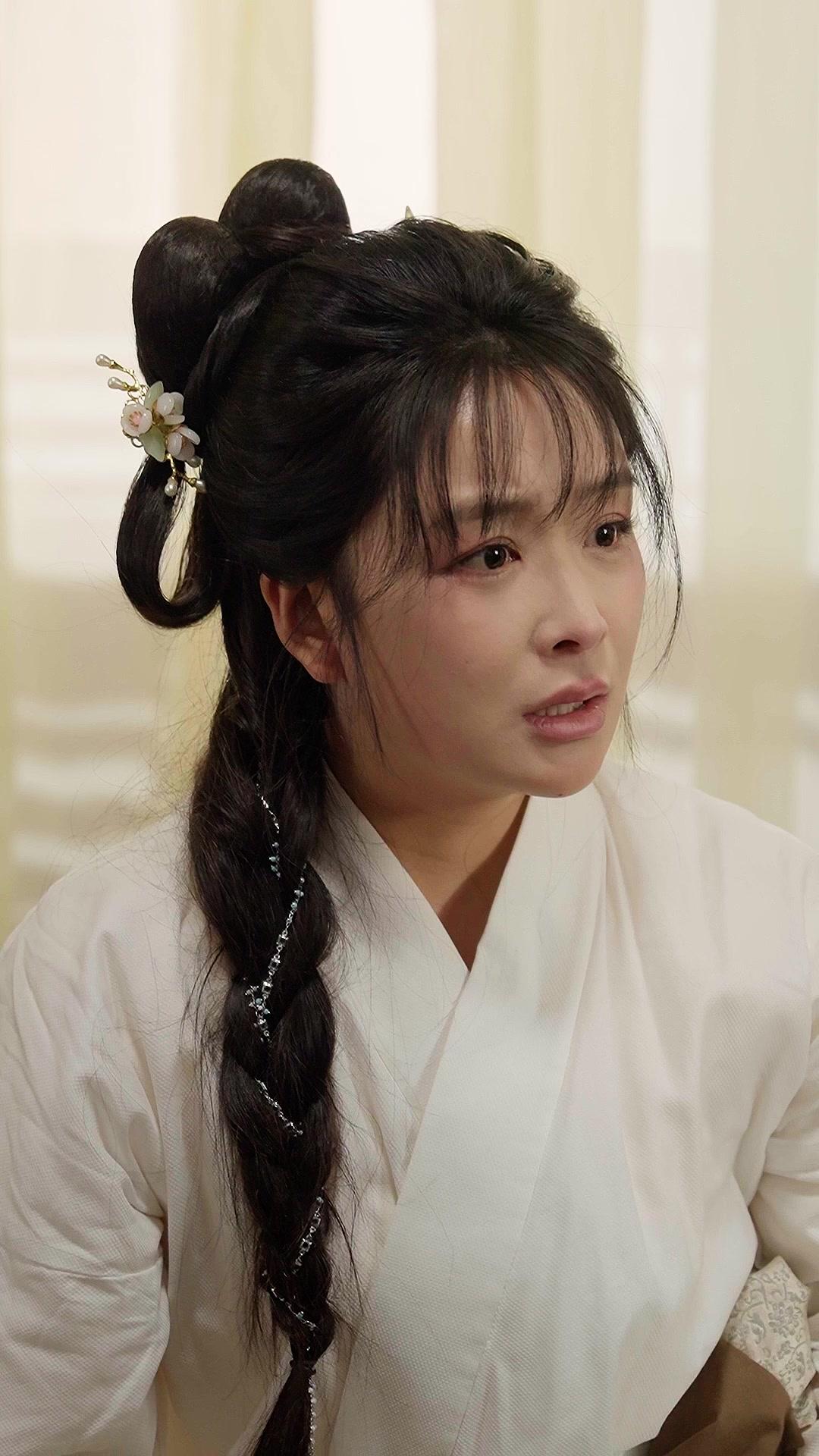 Catch Her, Your Majesty!