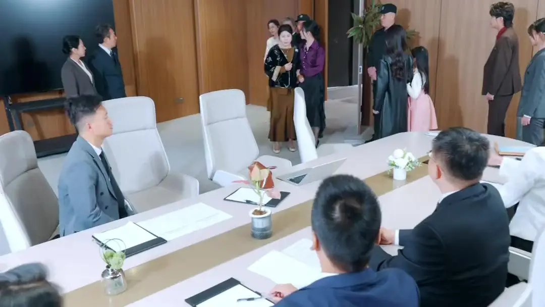 (Dublajlı) Gerçek Anne, Sahte Anneyi Parçalıyor: Toplantı Odasında Patlayan Kan Bağları