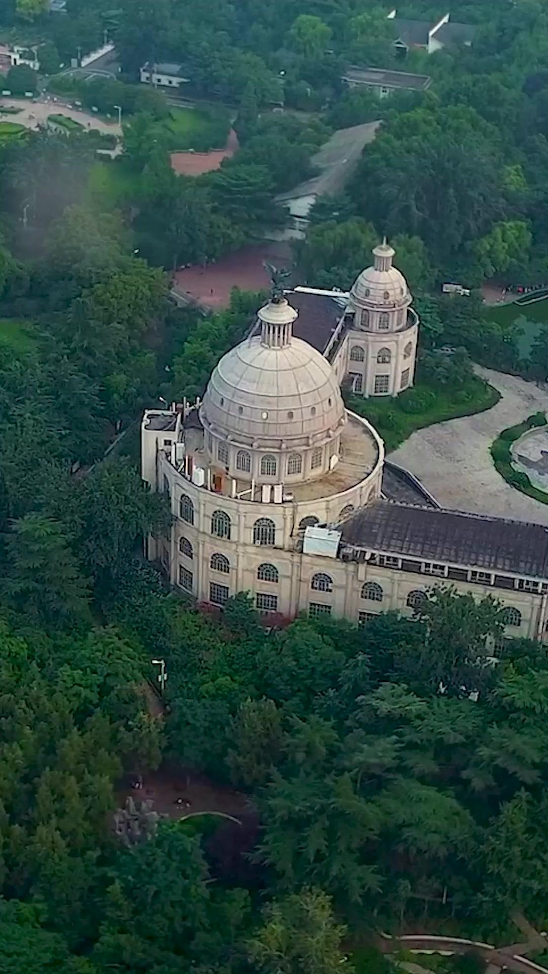 LUNE DE DESTINÉES CROISÉES