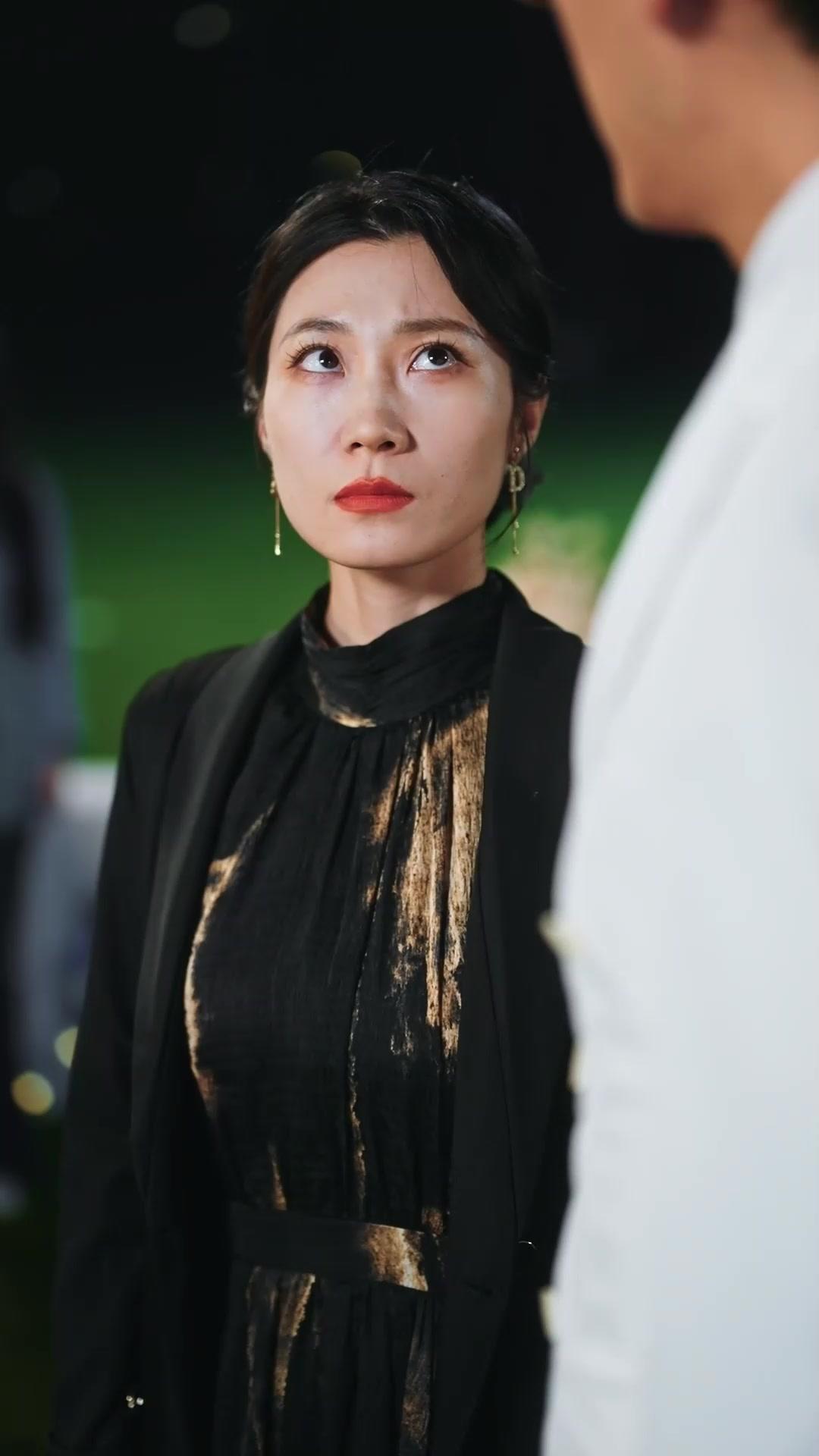 Sang Penyanyi Dibalik Topeng