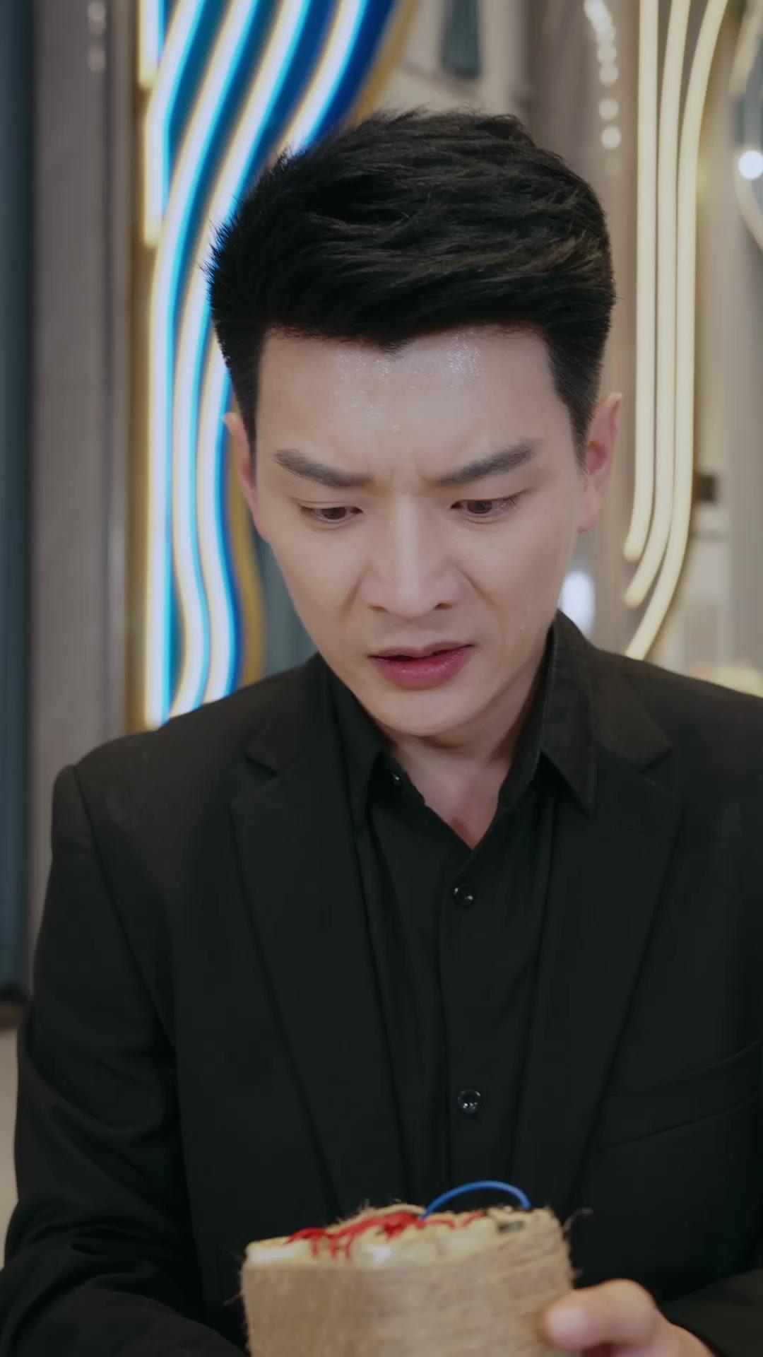 CEO in Danger: Her Guard’s Actually a Legend