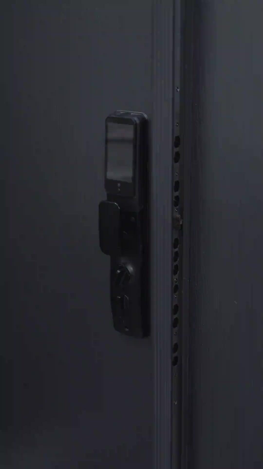 ¡No soy ella, soy su hermana!