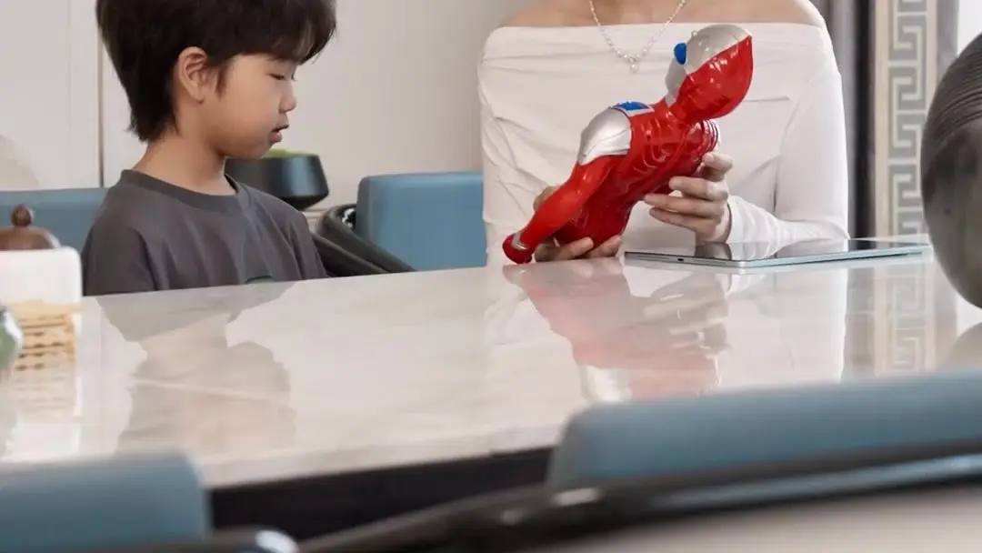 Reborn, I Captured My Ex's Uncle: The Toy That Broke the Silence