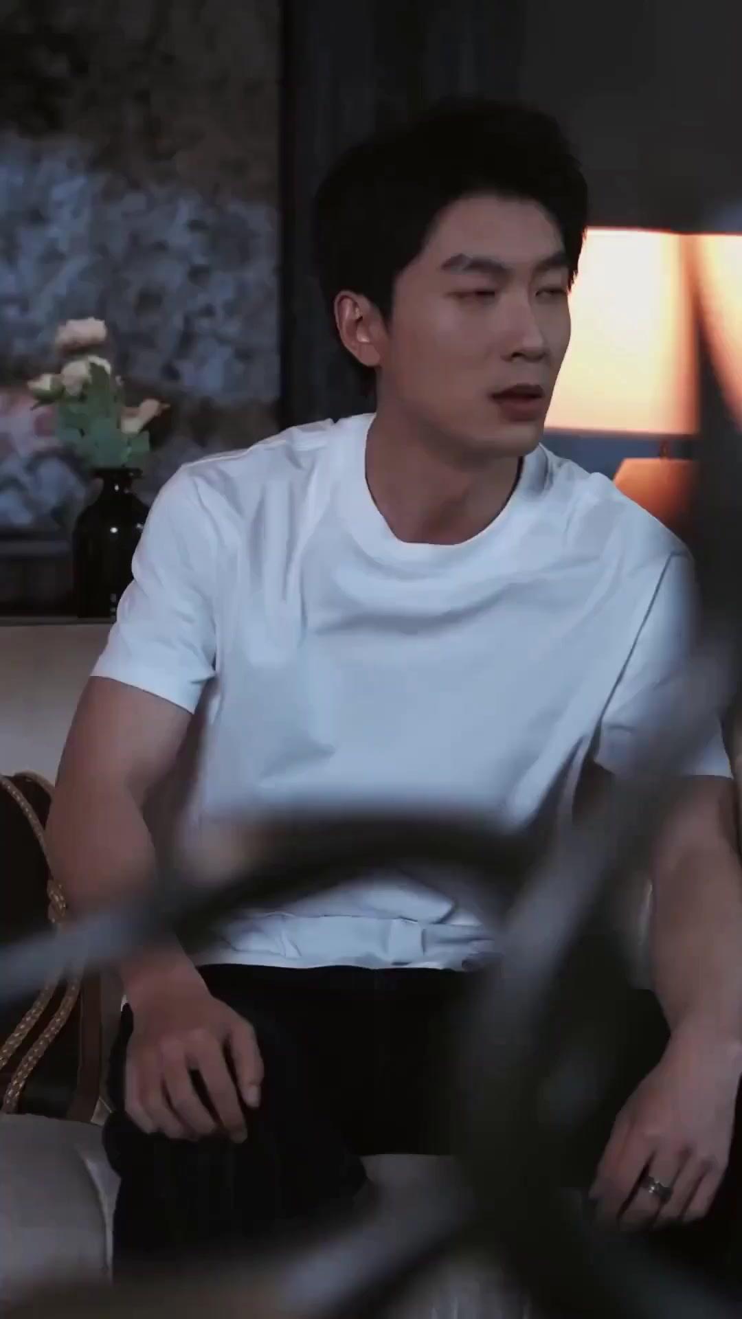 (Dubbed) This Chef? He's Gamble King!