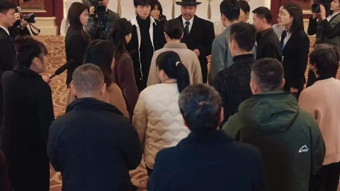 Veil of Deception: When Zhang Meiling’s Voice Shattered the Room