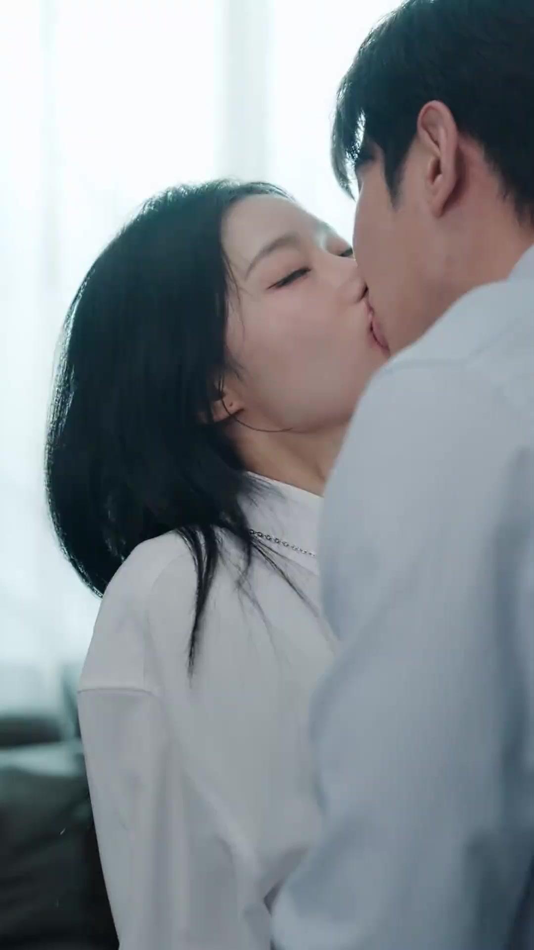 (Dubbed) My Broke Bodyguard is a Billionaire?