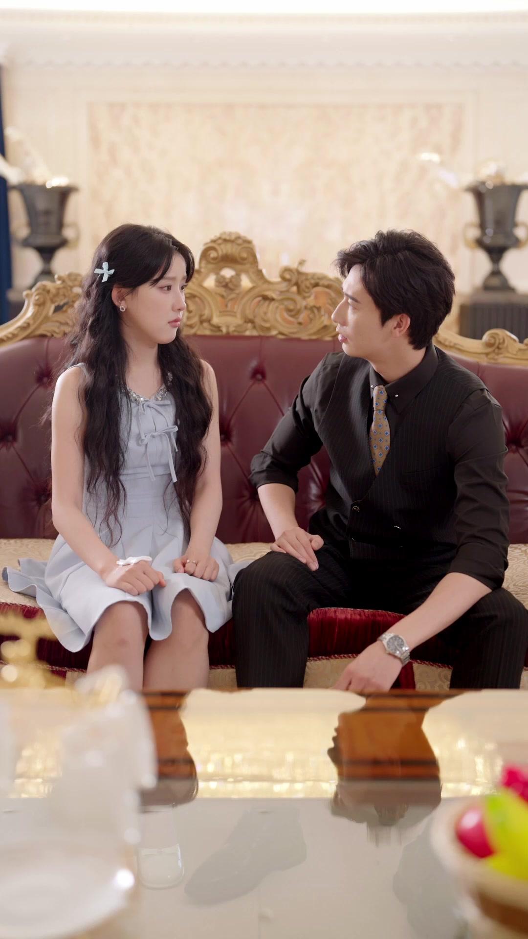 Skrip Di Tangan, Dunia Milikku