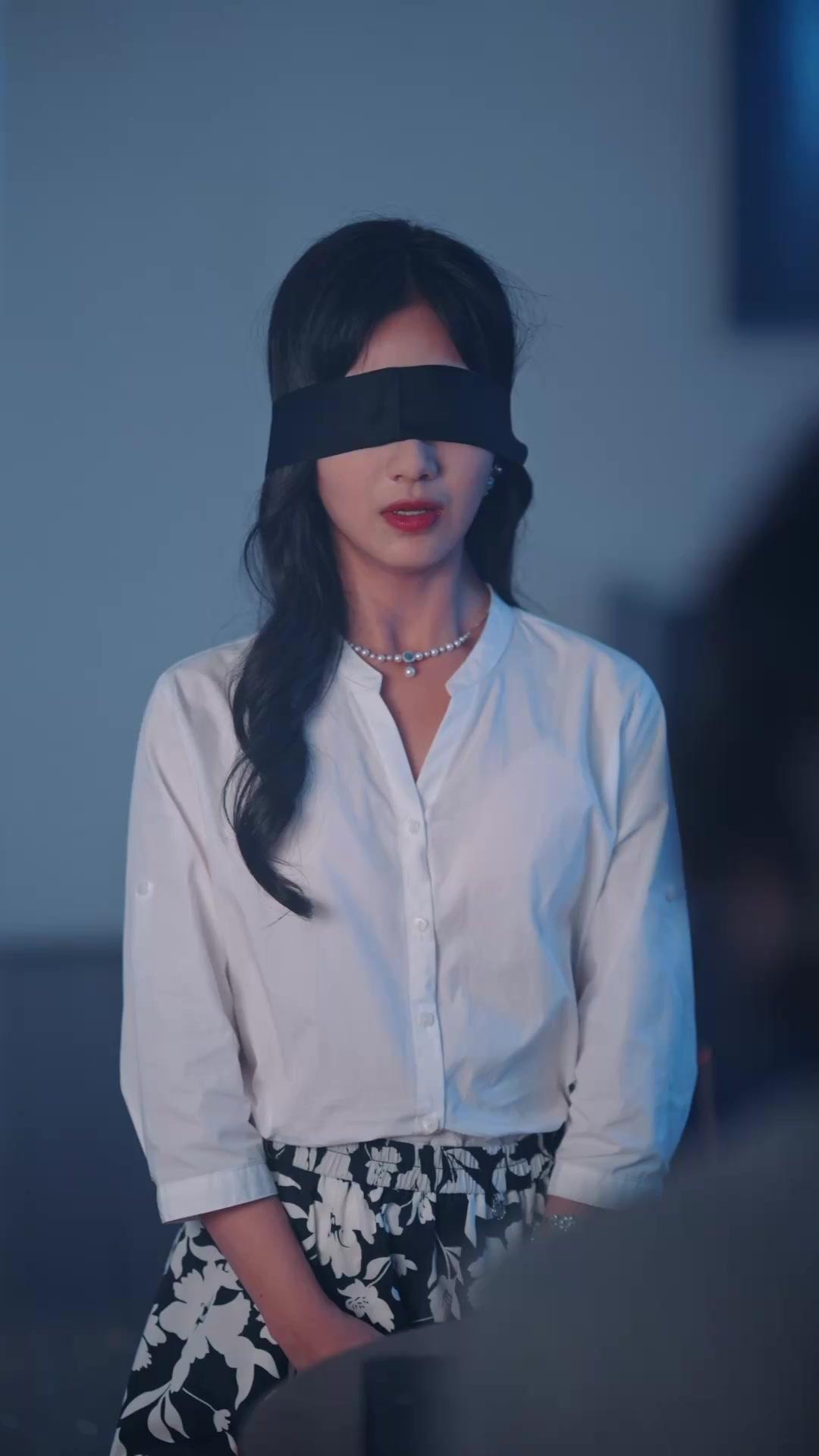 Kenari Di Dahan Tertinggi