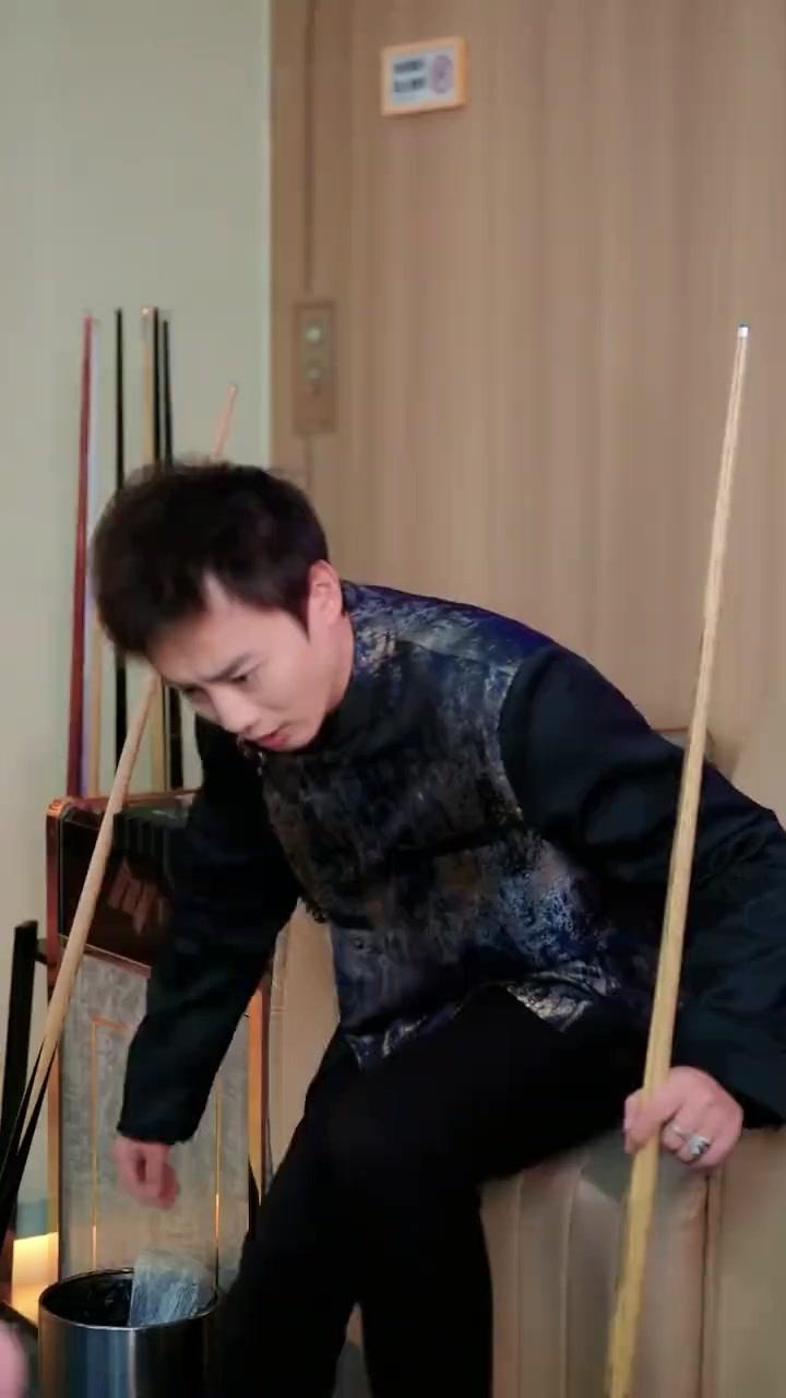 (Doblado)El pequeño maestro del billar