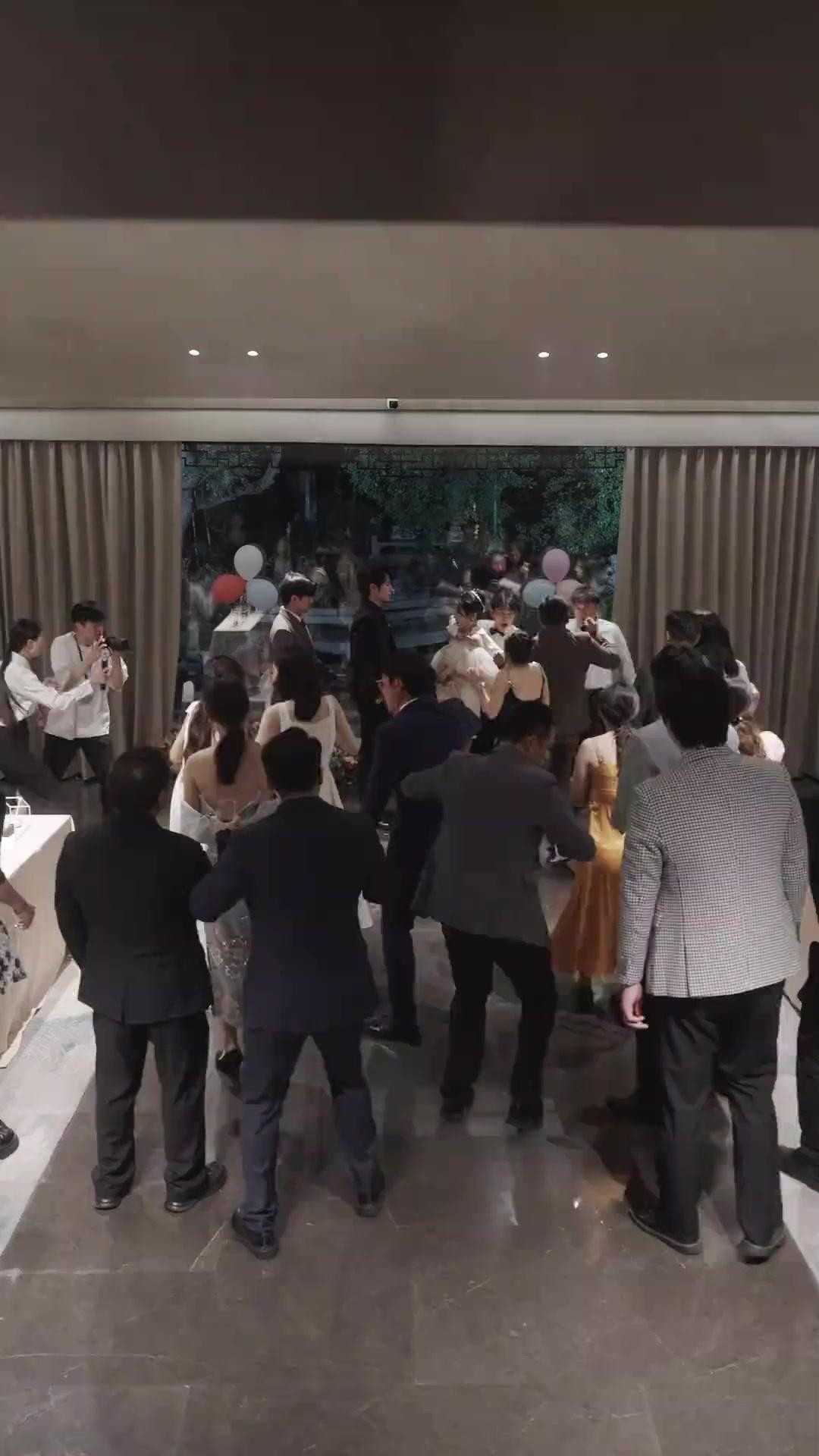 (Doblado) ¿La sustituya de quién?