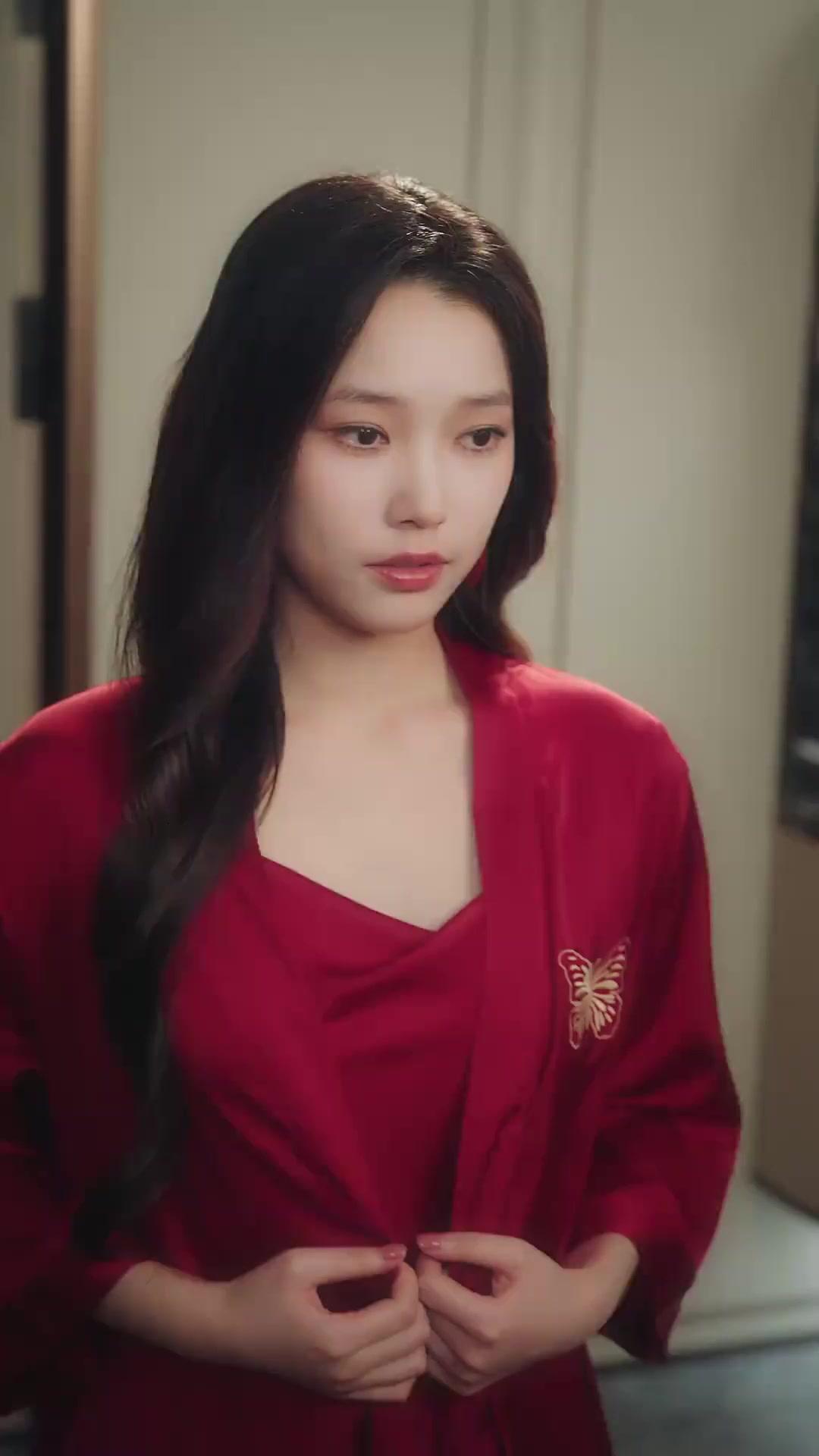 Fake Star? True Scheme Queen!