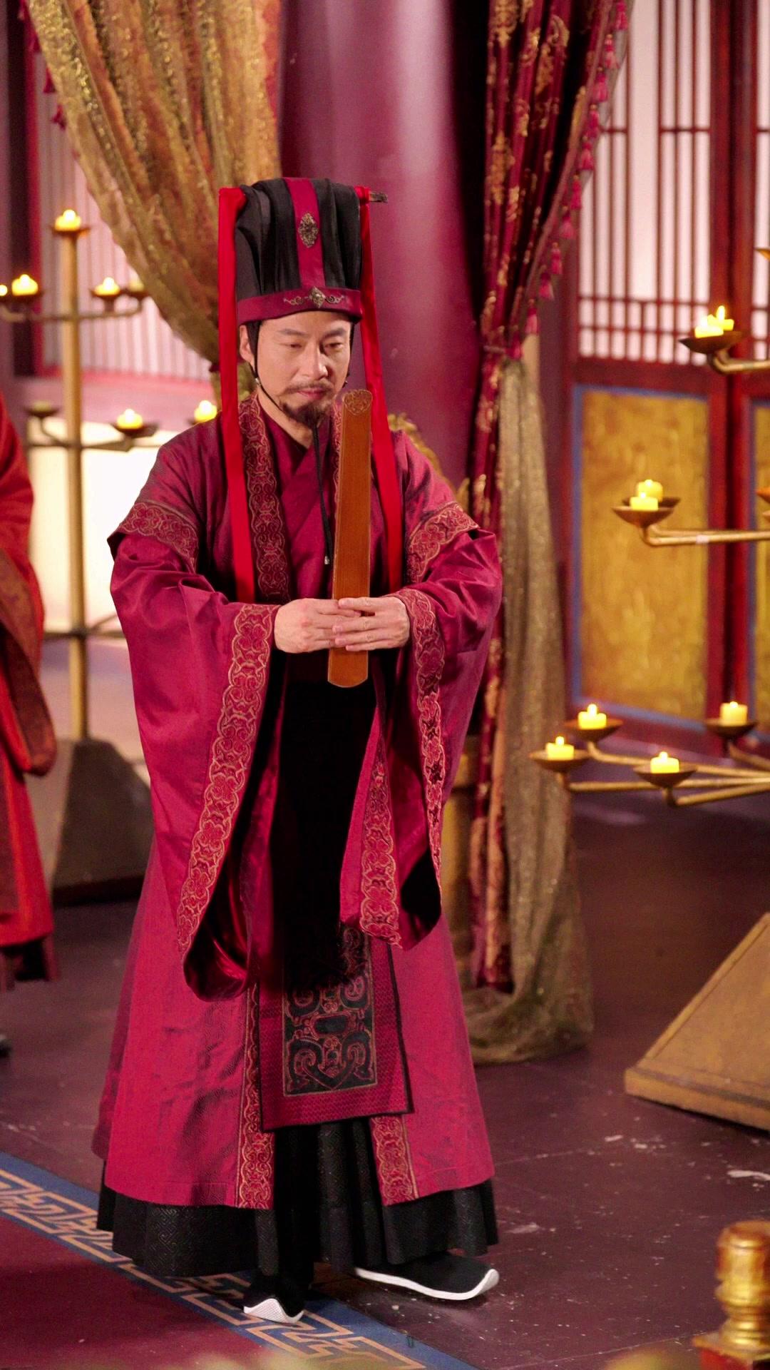 الإمبراطور الطائش الذي أنقذ عرشه بالزوجات