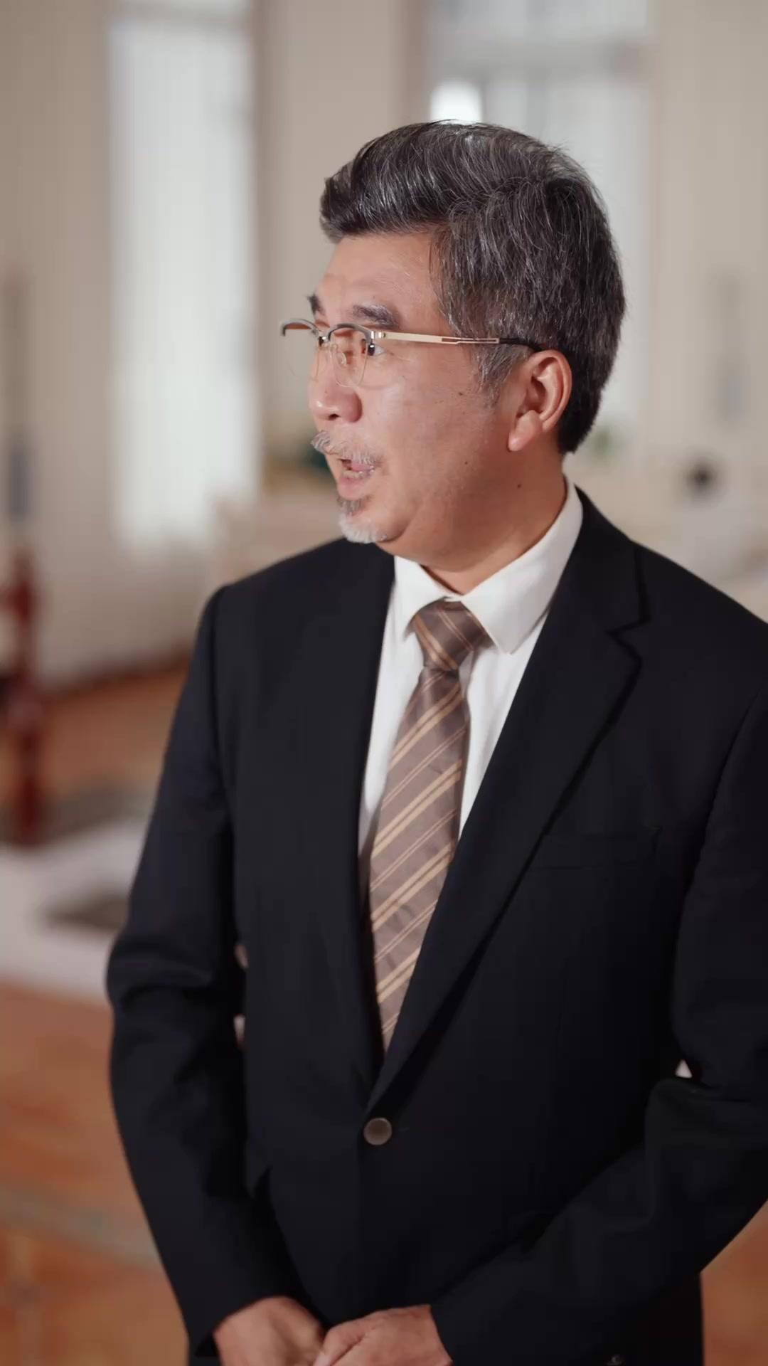 Bayangan Di Balik Senyum Indahmu