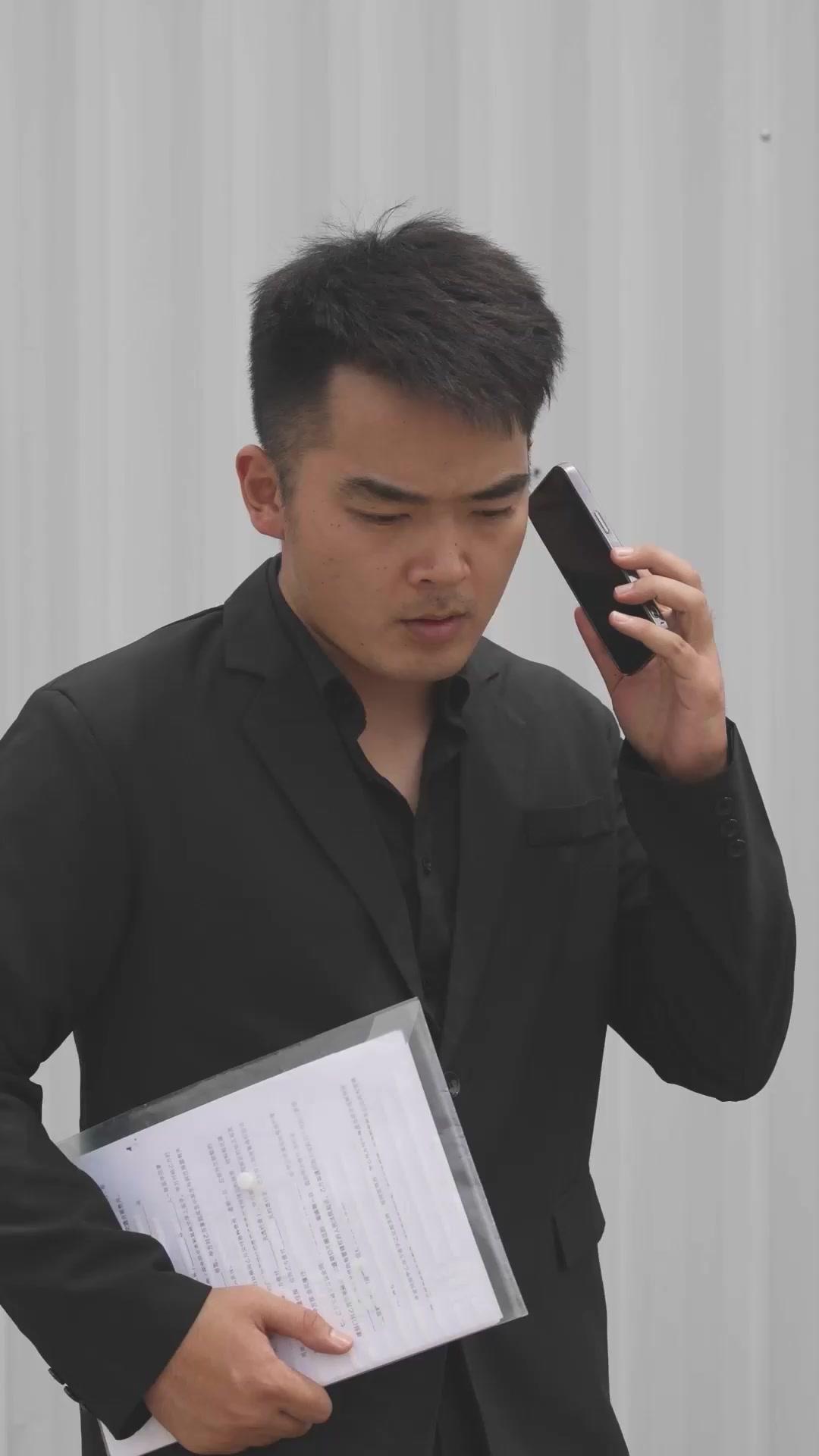 Nona Direktur yang Asli dan Palsu