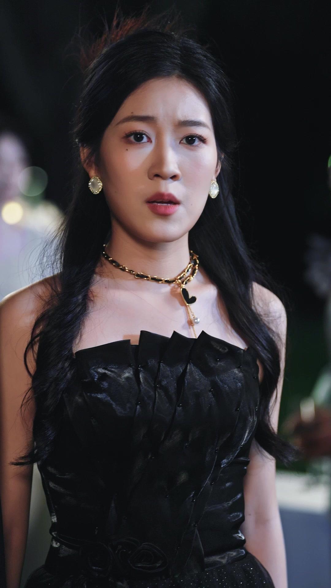 Sang Penyanyi Dibalik Topeng