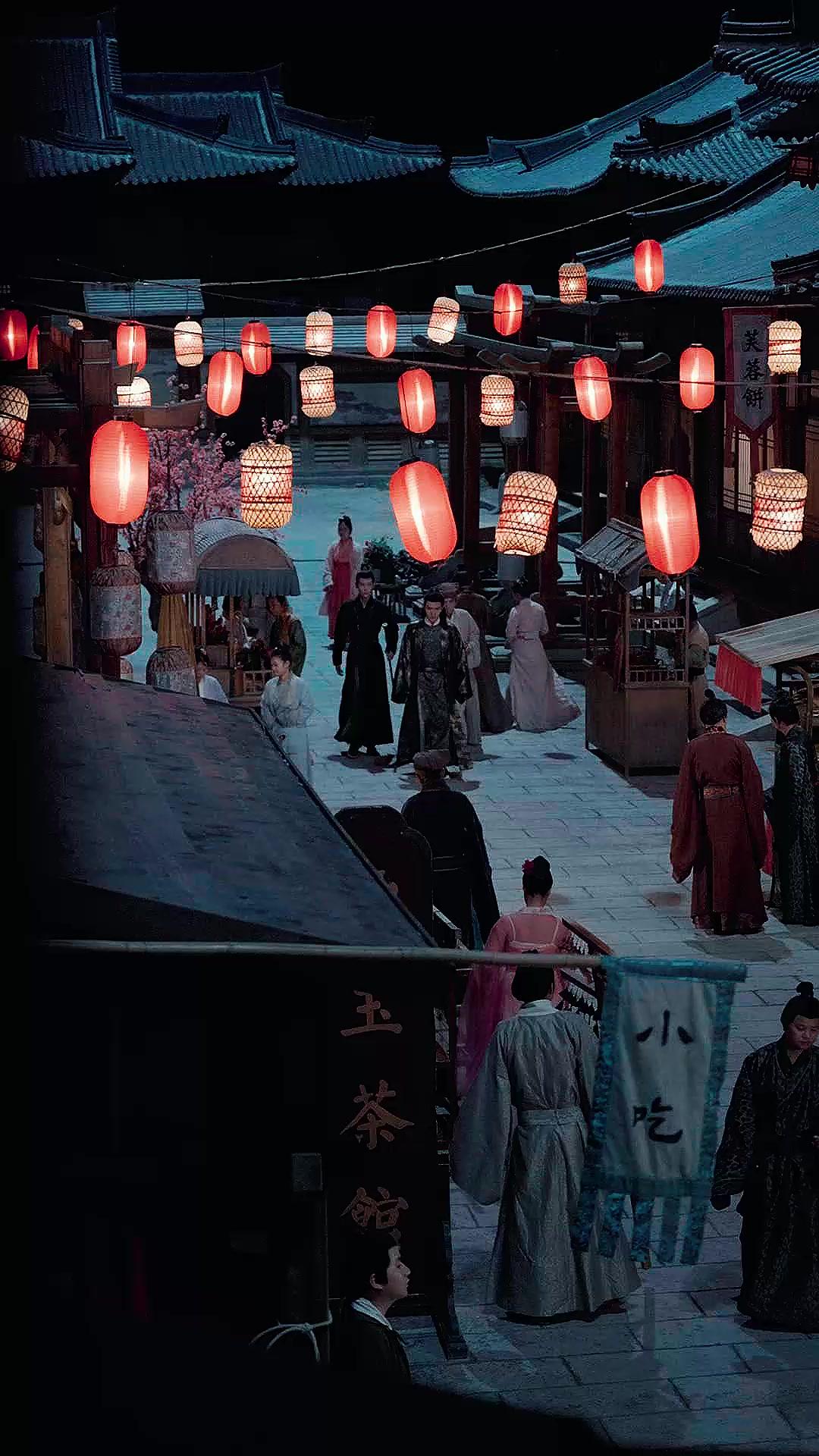 AU-DELÀ DU TRÔNE, L'AMOUR