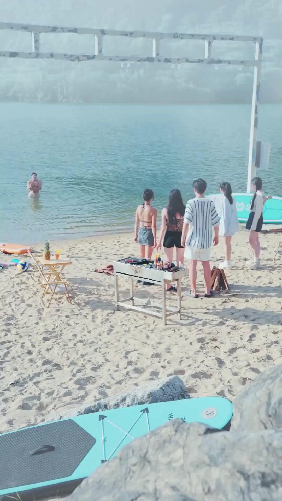 (Doublage) COUREZ ! LE MÉGA-REQUIN APPROCHE !