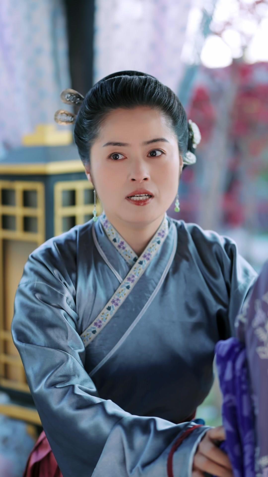  Putri Hoki Bikin Heboh Istana