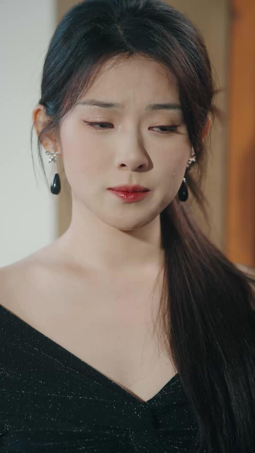 OMG! The "Gold-Digger" is a Warrior Queen!