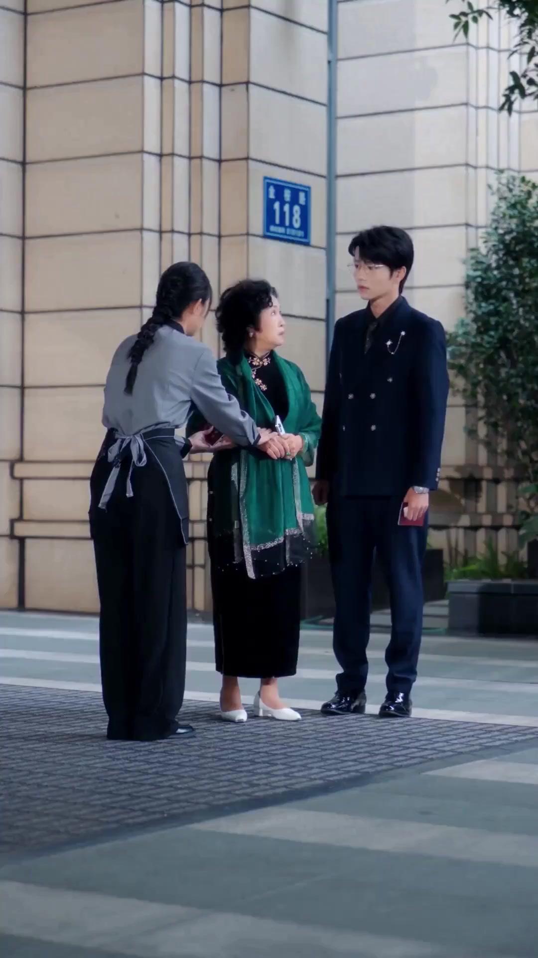 (Dubbed) A Discarded Wife? The Billionaire’s Lucky Charm!