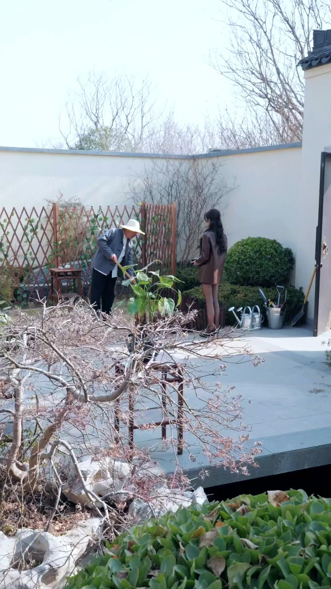 نزول الخالد الحقيقي، وزوجته ليست بشرا عاديا