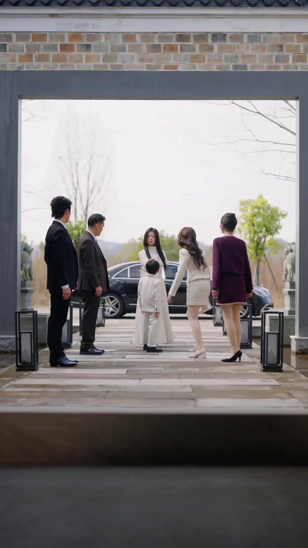 (Dublagem) Verdadeira Herdeira Não se Deixa Envergonhar