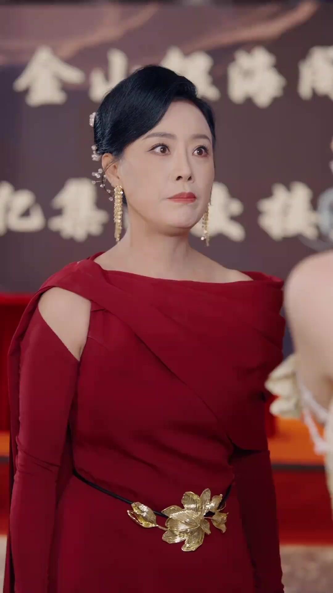 ¡Ella es mi nuera, respetenla!