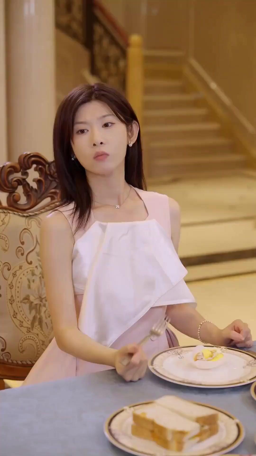 (吹き替え) ～超エリート家族では～何もしないが最適解