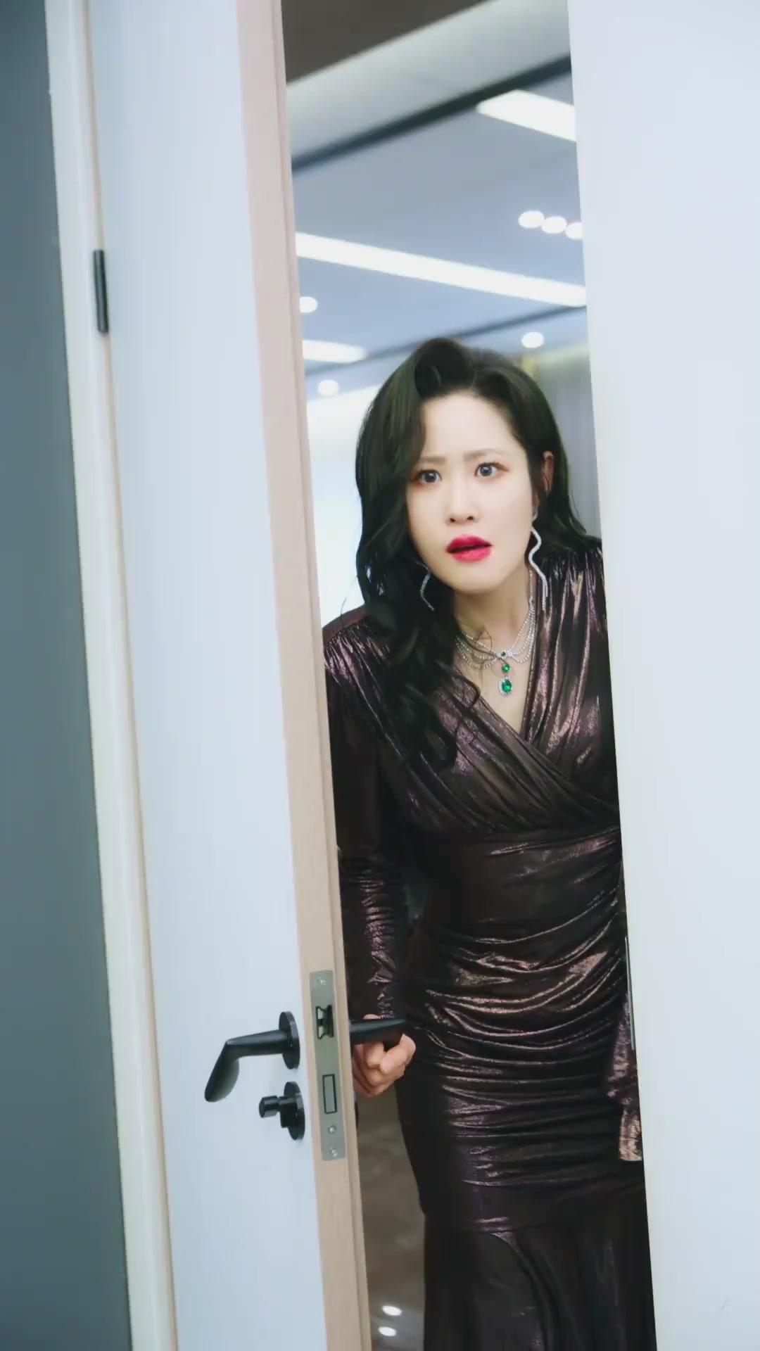 (Dubbed)Snake Year Salvation: CEO's Bargain Bride